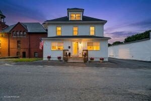 /international/us/10-salem-court-bangor-me-110108586668/