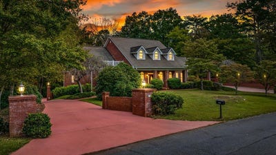 /international/us/231-westwoods-drive-ellijay-ga-110120537767/