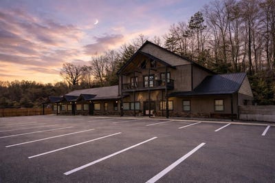 /international/us/33-rose-petal-lane-ellijay-ga-110108568551/