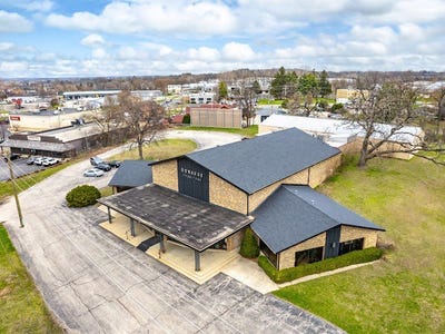 /international/us/1345-s-eastwood-drive-woodstock-il-110119890868/
