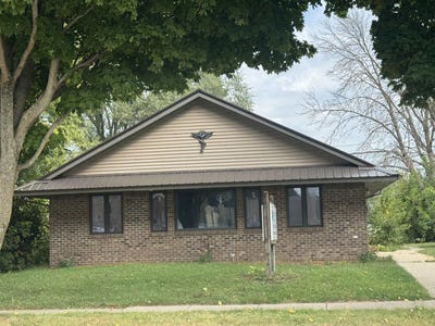 /international/us/109-w-oak-street-boscobel-wi-110102309277/
