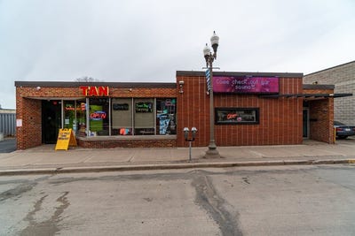 /international/us/719-s-broadway-street-menomonie-wi-110104404907/