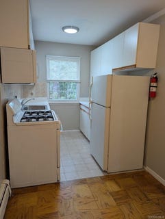 /international/us/1-hemlock-drive-bay-shore-ny-110107377677/