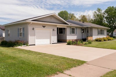 /international/us/374-w-vine-street-mondovi-wi-110108339434/