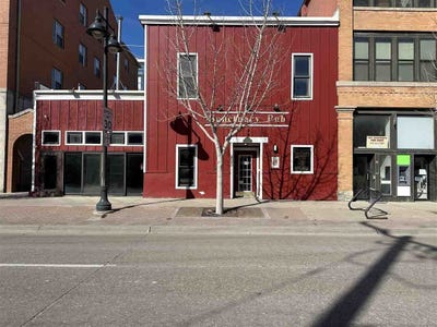 /international/us/405-s-gilbert-st-iowacity-ia-110107896031/