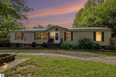 /international/us/691-n-duffield-road-sumner-mi-110110355107/