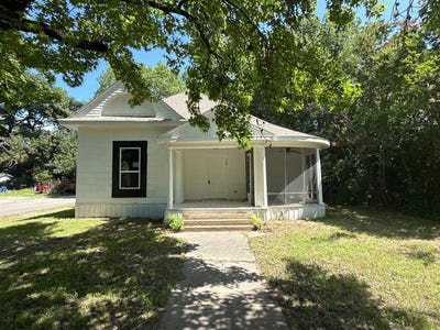 /international/us/320-w-6th-street-bonham-tx-110100767614/