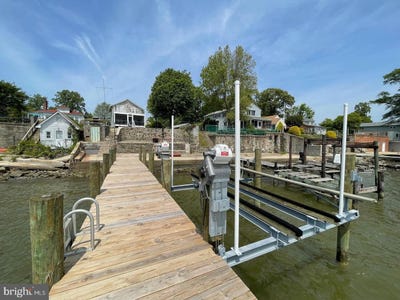 /international/us/2513-barrison-point-road-essex-md-110107403067/