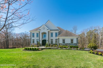 /international/us/19-lakeside-drive-jackson-nj-110107278140/