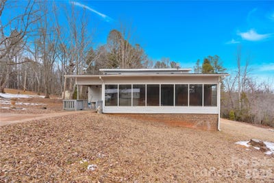 /international/us/229-riverhills-drive-forest-city-nc-110105362196/