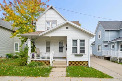 /international/us/218-e-spring-street-appleton-wi-110120582270/