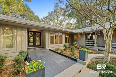 /international/us/934-sea-cliff-drive-fairhope-al-110104853471/