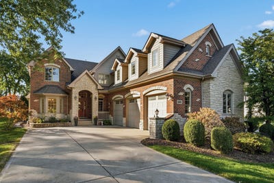 /international/us/4004-venard-road-downers-grove-il-110103375746/