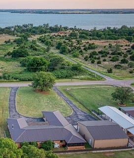 /international/us/21303-e-990-road-foss-lake-ok-110105845802/