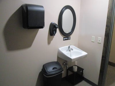 /international/us/704-central-ave-hawarden-ia-110105218875/