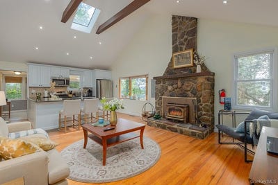 /international/us/56-bluff-avenue-greenwood-lake-ny-110107931913/