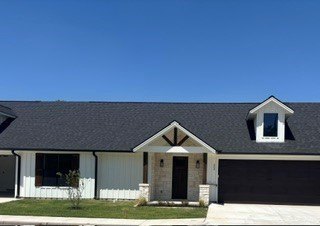 /international/us/202-e-ewell-street-granbury-tx-110119621219/