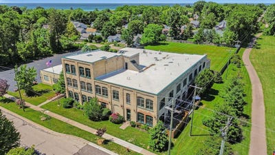 /international/us/125-elkenburg-street-south-haven-mi-110108998997/