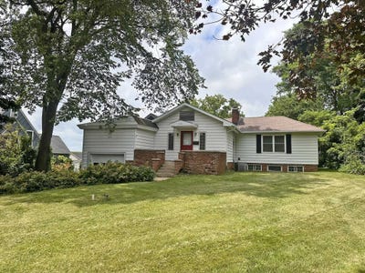 /international/us/616-s-iowa-street-dodgeville-wi-110098302937/