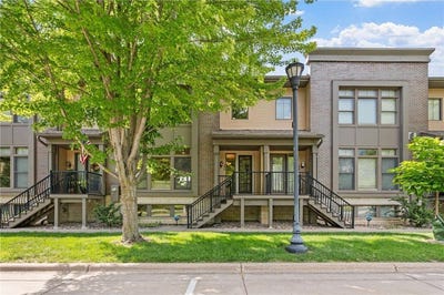 /international/us/326-e-travelers-trail-burnsville-mn-110100847715/
