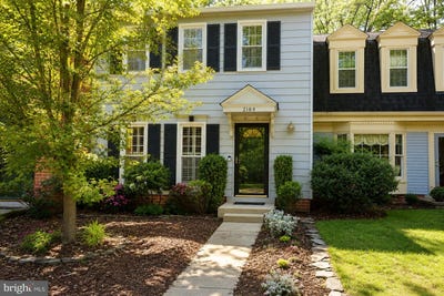 /international/us/2184-pond-view-court-reston-va-110108388802/