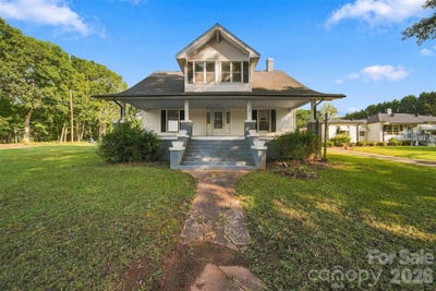 /international/us/3140-w-main-street-claremont-nc-110110268898/
