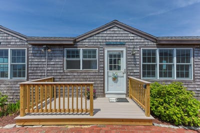 /international/us/9-windemere-road-west-yarmouth-ma-110108627077/