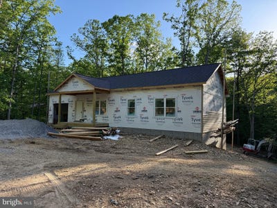 /international/us/523-oak-hill-road-berkeley-springs-wv-110105325321/