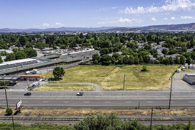 /international/us/3600-n-pacific-highway-medford-or-110106033675/