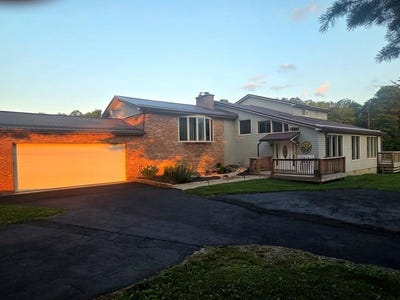 /international/us/2856-grandview-road-beaver-wv-110106277836/