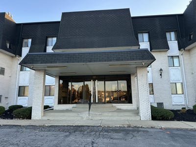 /international/us/321-deerpath-drive-schererville-in-110103409244/