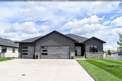 /international/us/188-n-canterbury-no-sioux-city-sd-110119604419/