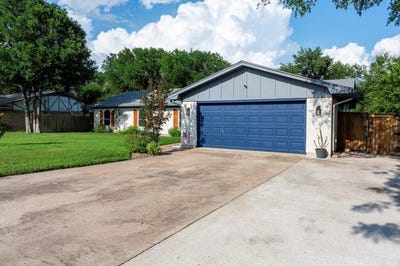/international/us/113-hidden-valley-drive-aledo-tx-110108417216/