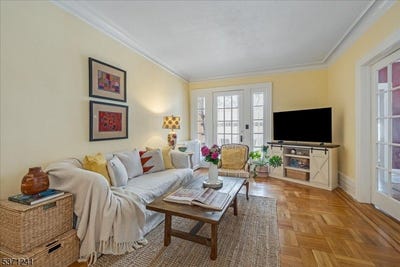 /international/us/16-forest-st-montclair-twp-nj-110100971533/