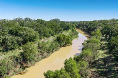 /international/us/611-county-road-432-mullin-tx-110120510653/