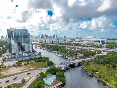 /international/us/1740-nw-n-river-drive-miami-fl-110106801165/