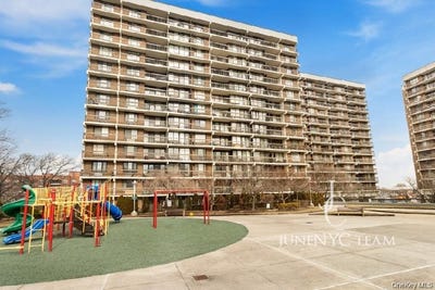 /international/us/152-18-union-turnpike-flushing-ny-110104633526/