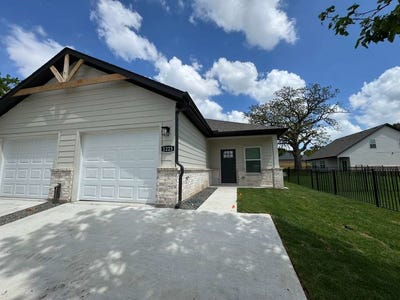 /international/us/1223-s-austin-street-sherman-tx-110107283674/