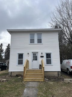 /international/us/31-spruce-massena-ny-110106696464/