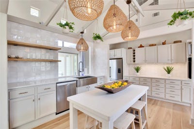 /international/us/609-s-creekwood-dr-driftwood-tx-110104537891/