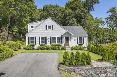 /international/us/16-parker-terrace-essex-ct-110107224519/