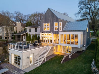 /international/us/3196-aalseth-lane-stoughton-wi-110107611747/