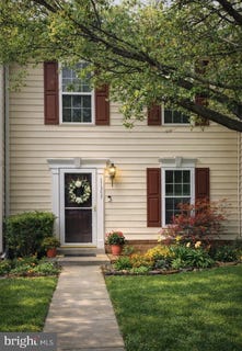 /international/us/17357-legacy-terrace-round-hill-va-110107434718/