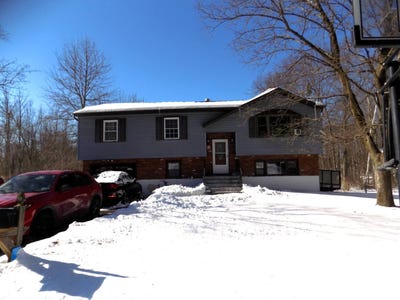 /international/us/16-baldwin-dr-wappingers-falls-ny-110105385244/