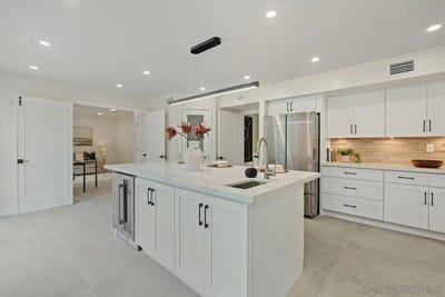 /international/us/8206-caminito-lacayo-la-jolla-ca-110100257169/