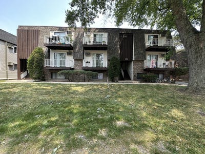 /international/us/1751-felten-road-aurora-il-110106217039/