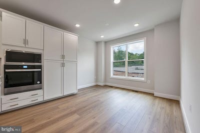 /international/us/1609-fellowship-square-reston-va-110098256492/