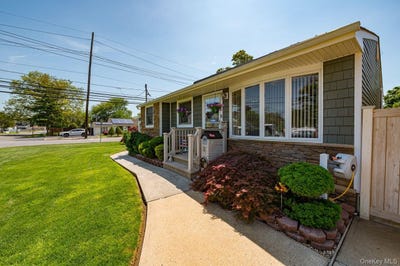 /international/us/8-oswego-drive-bay-shore-ny-110108302092/
