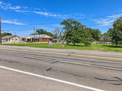 /international/us/711-south-eagle-street-weimar-tx-110120410886/