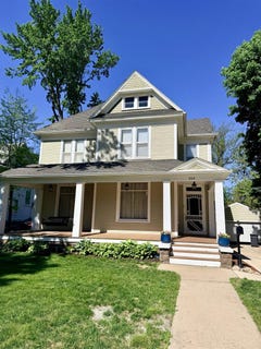 /international/us/208-lake-ave-storm-lake-ia-110107831648/